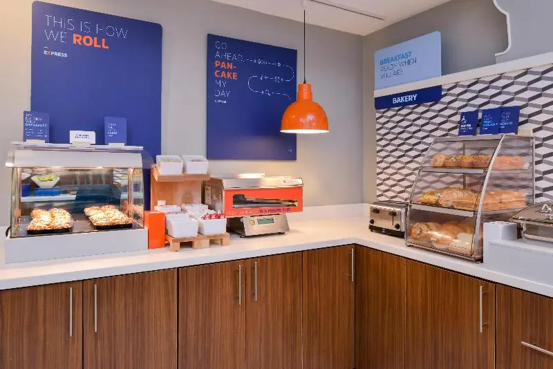 Holiday Inn Express Hotel & Suites Southfield   Detroit, An Ihg
