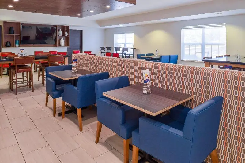 Holiday Inn Express Hotel & Suites Southfield   Detroit, An Ihg
