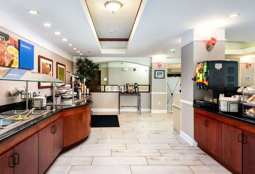 فندق Spark By Hilton Savannah Airport