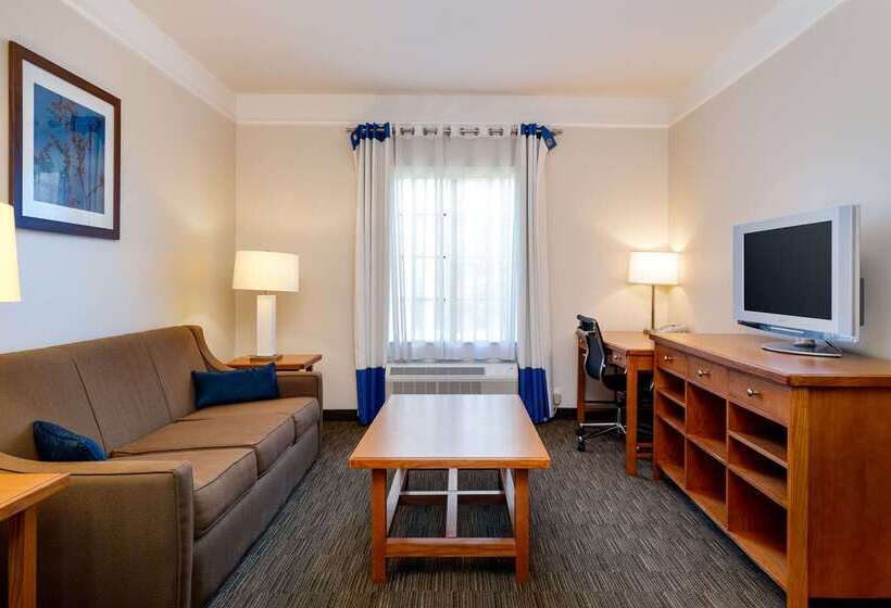 فندق Spark By Hilton Savannah Airport