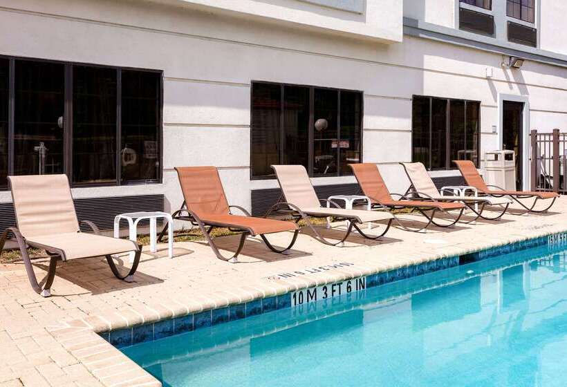 فندق Spark By Hilton Savannah Airport