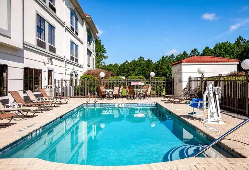 فندق Spark By Hilton Savannah Airport