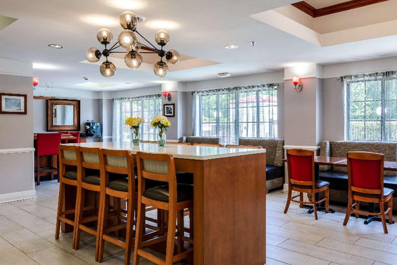 فندق Spark By Hilton Savannah Airport