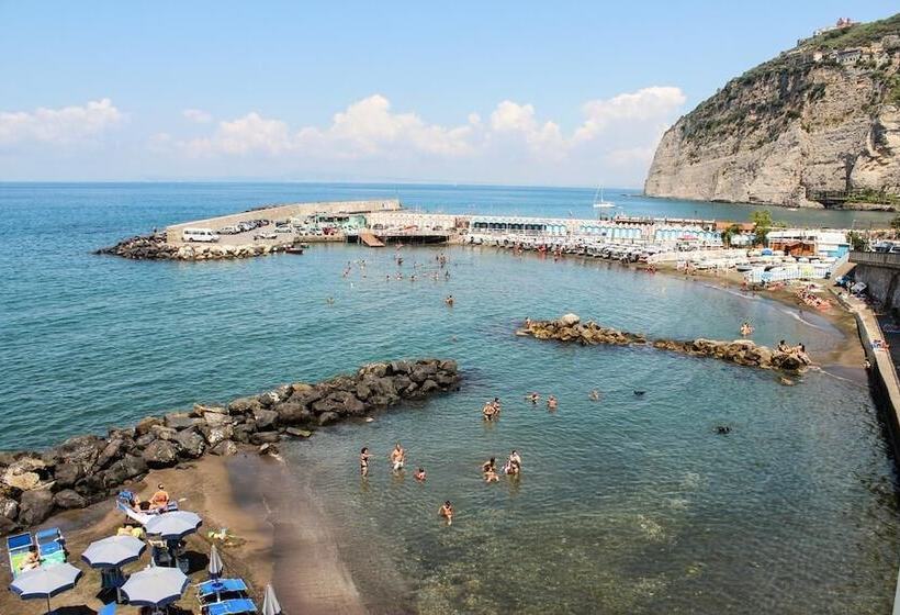 ホテル Giosue  A Mare Sorrento