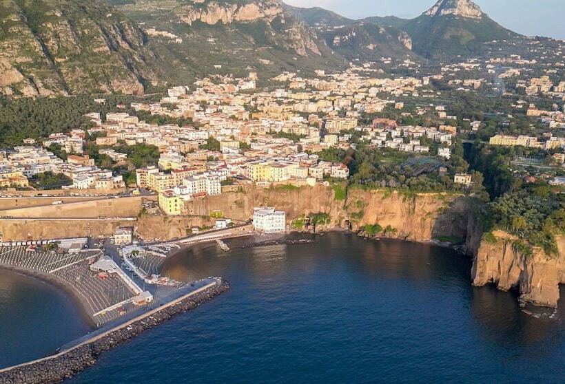 ホテル Giosue  A Mare Sorrento