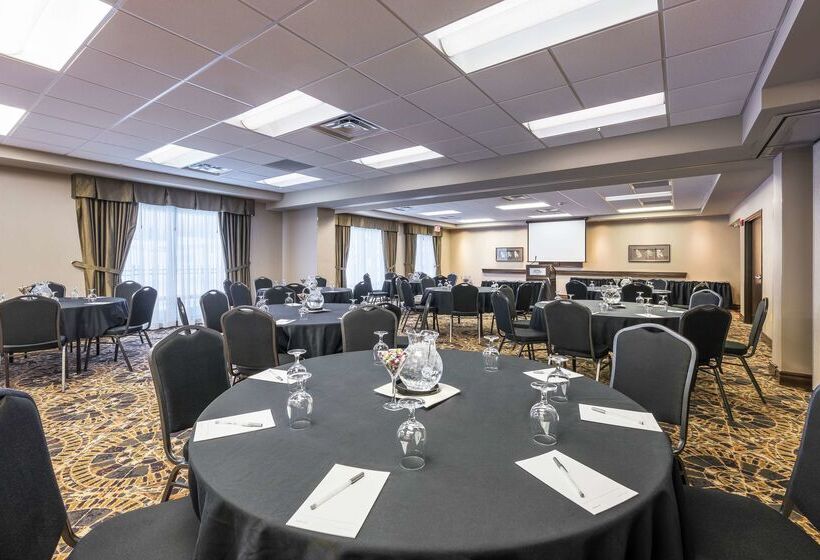 هتل Hampton Inn & Suites By Hilton Moncton