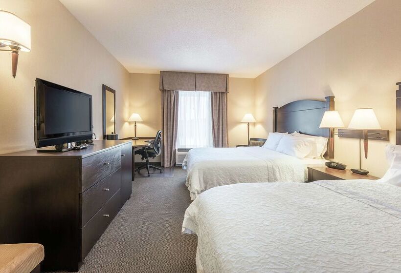 هتل Hampton Inn & Suites By Hilton Moncton