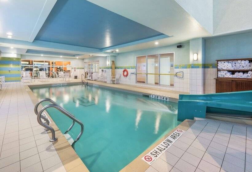 هتل Hampton Inn & Suites By Hilton Moncton