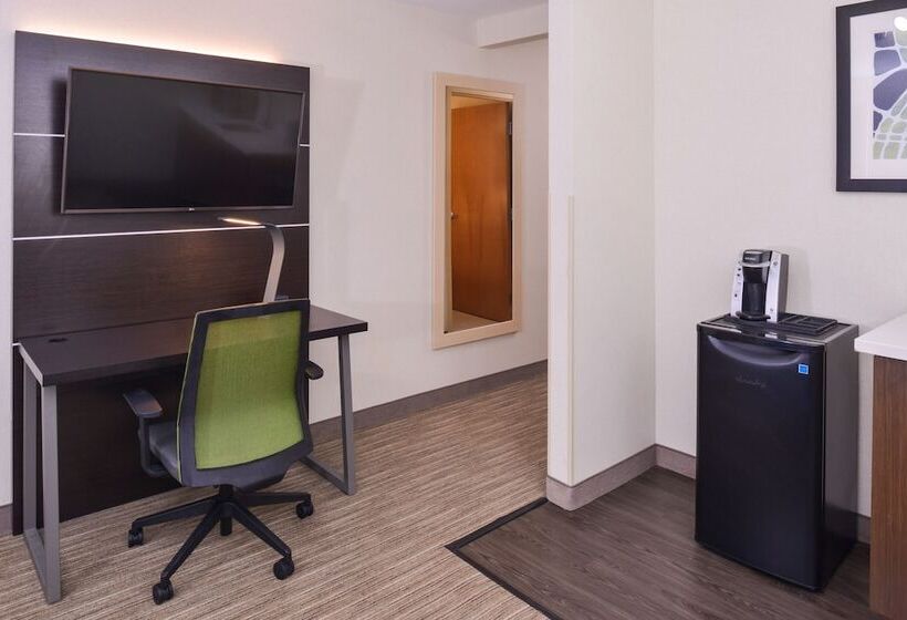 Holiday Inn Express Hotel & Suites Southfield   Detroit, An Ihg
