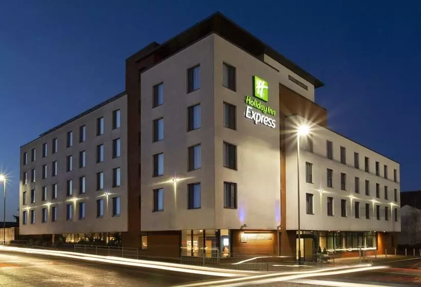 בית מלון כפרי Holiday Inn Express Cheltenham Town Centre, An Ihg