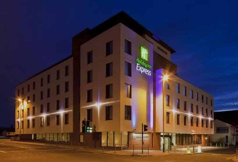 בית מלון כפרי Holiday Inn Express Cheltenham Town Centre, An Ihg
