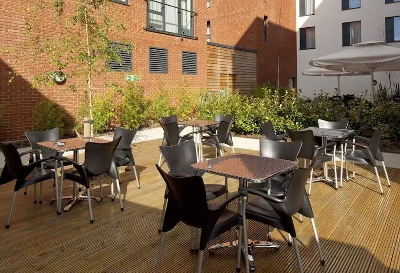 בית מלון כפרי Holiday Inn Express Cheltenham Town Centre, An Ihg