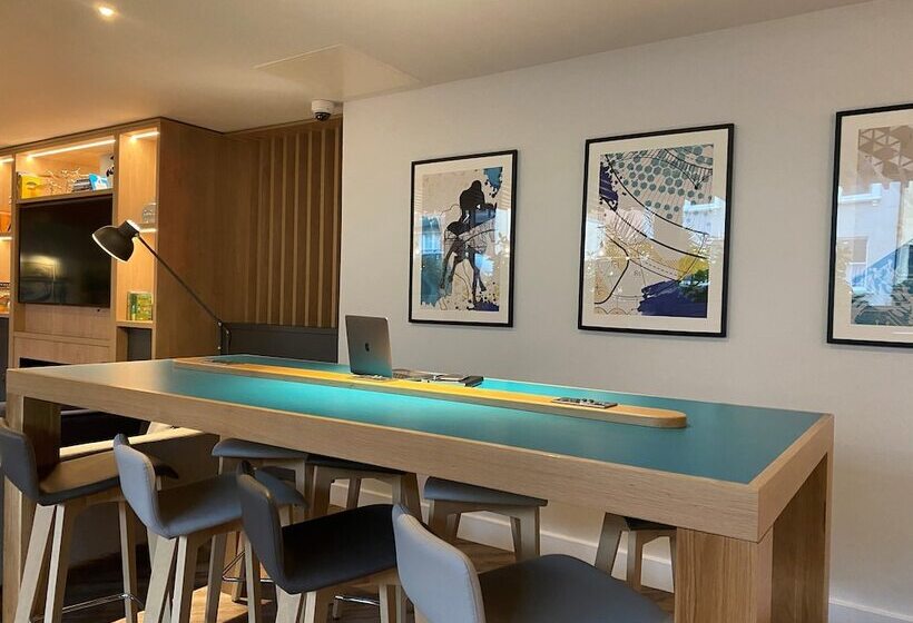 Hotel Holiday Inn Express Cheltenham Town Centre, An Ihg