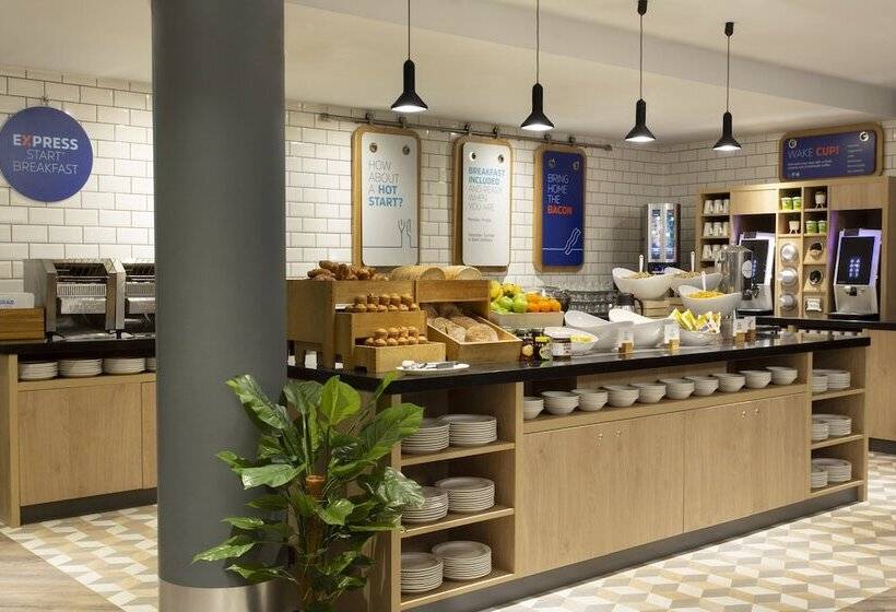 Hotel Holiday Inn Express Cheltenham Town Centre, An Ihg