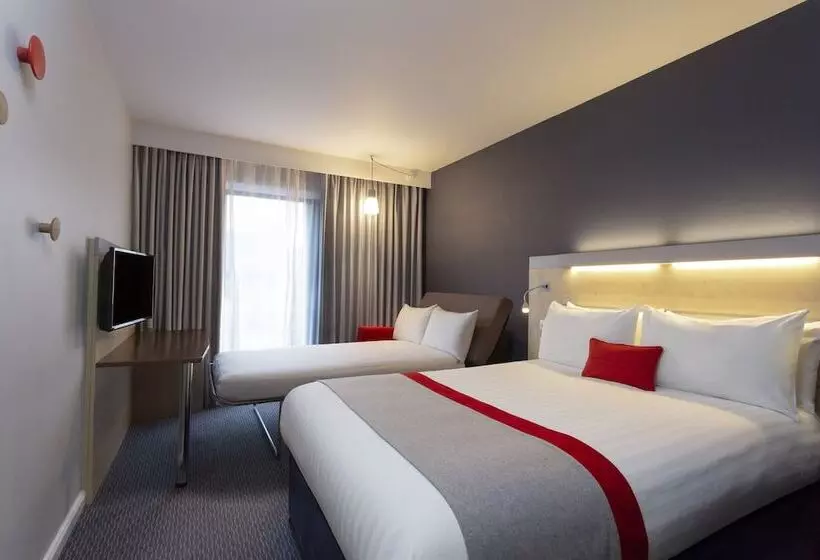 בית מלון כפרי Holiday Inn Express Cheltenham Town Centre, An Ihg