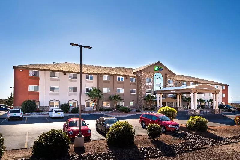 호텔 Holiday Inn Express & Suites Alamogordo Highway 54/70, An Ihg
