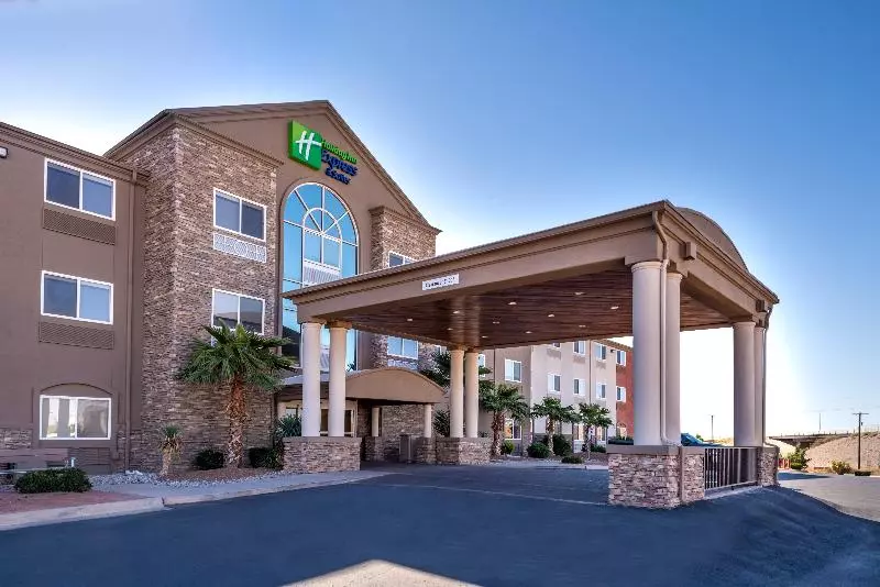 호텔 Holiday Inn Express & Suites Alamogordo Highway 54/70, An Ihg