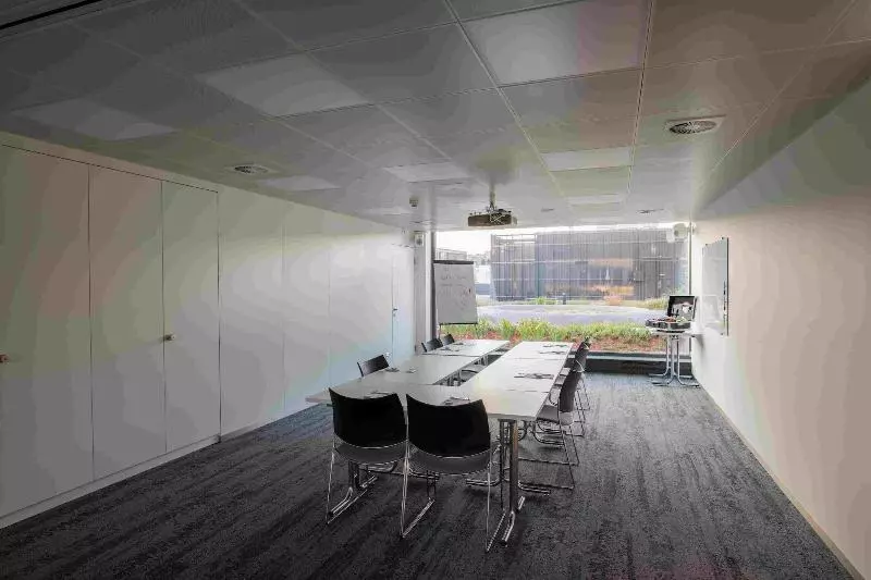 Hotel Illuster Urban & Local