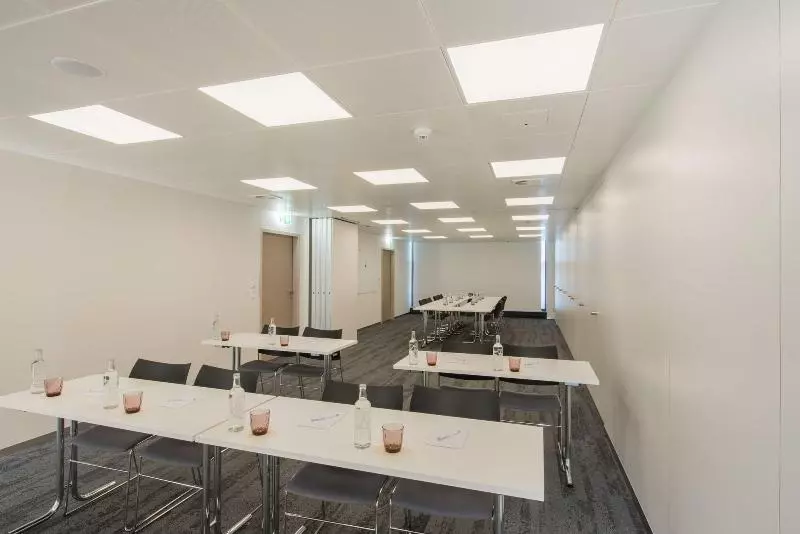 Hotel Illuster Urban & Local