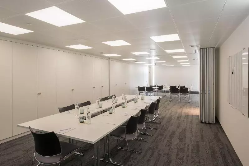 Hotel Illuster Urban & Local