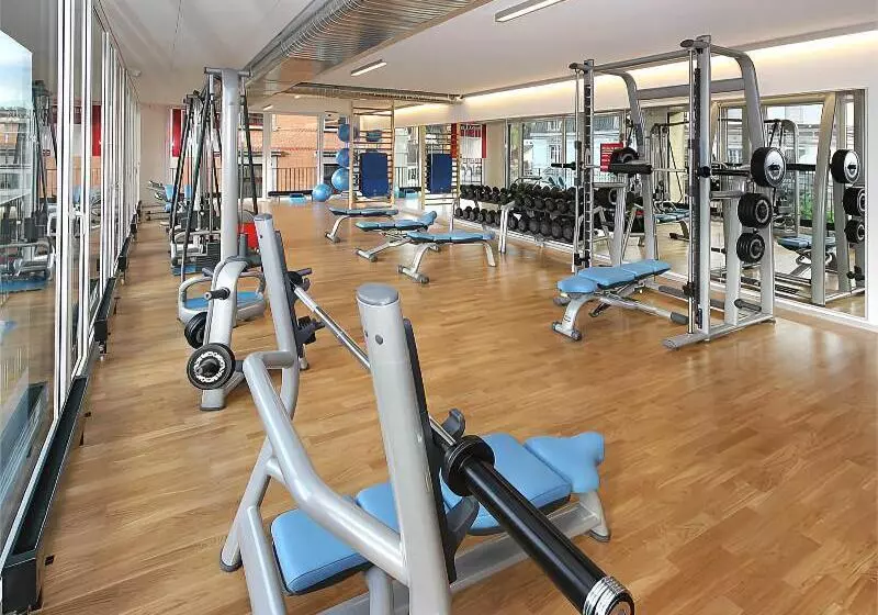 Hotel Illuster Urban & Local