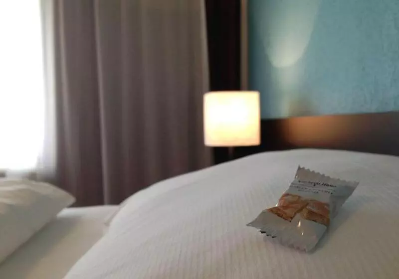 Hotel Illuster Urban & Local