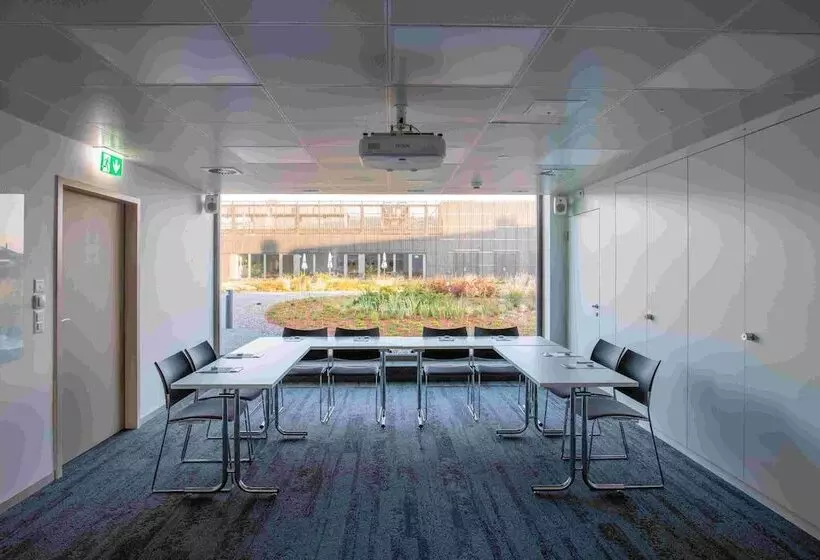 Hotel Illuster Urban & Local