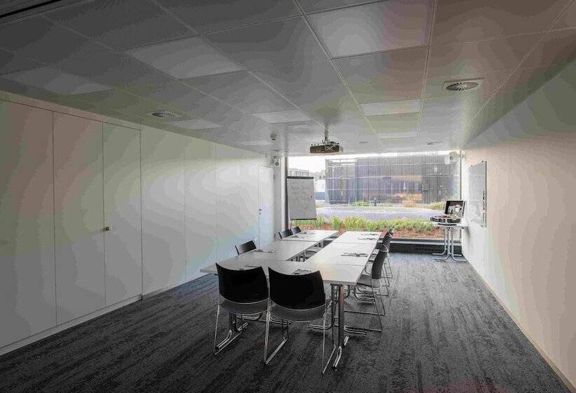 בית מלון כפרי Illuster  Urban & Local