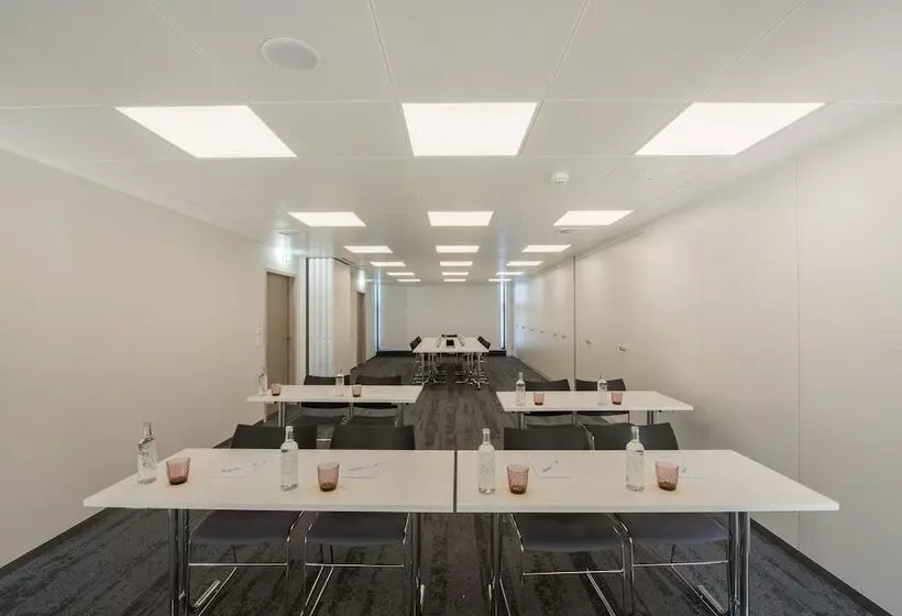 Hotel Illuster Urban & Local