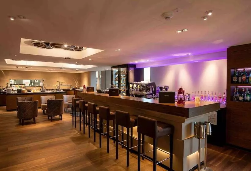 Hotel Illuster Urban & Local