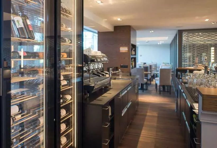 Hotel Illuster Urban & Local