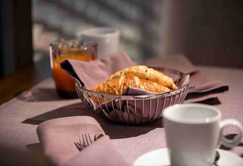 בית מלון כפרי Illuster  Urban & Local