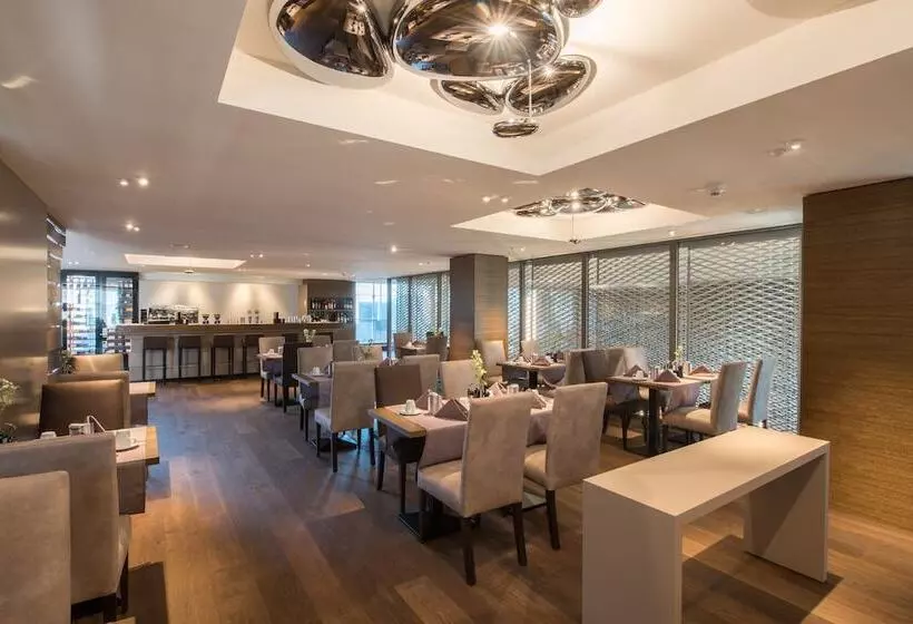 Hotel Illuster Urban & Local