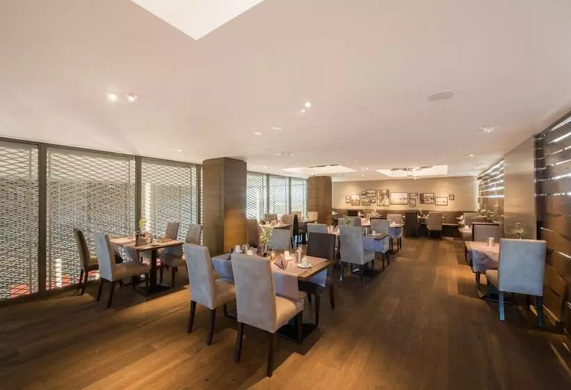 Hotel Illuster Urban & Local