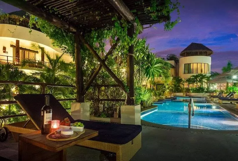 Porto Playa Condo Hotel And Beach Club