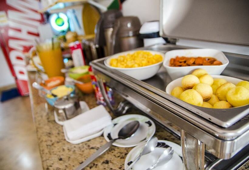 ホテル Iracemar Piscina Aquecida