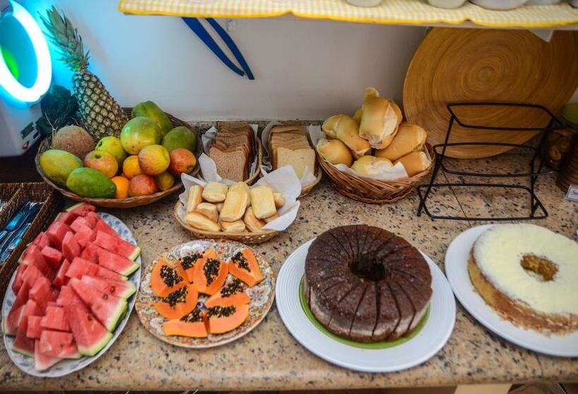 ホテル Iracemar Piscina Aquecida