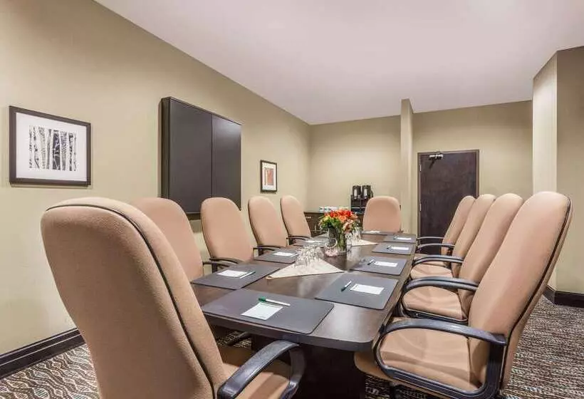 Hotel Wingate By Wyndham Regina