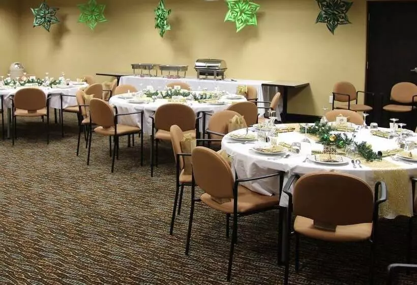 Hotel Wingate By Wyndham Regina