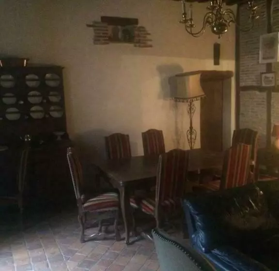 ベッドアンドブレックファースト Château De Villars