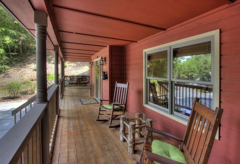 Country Roads By Honeybear Cabins