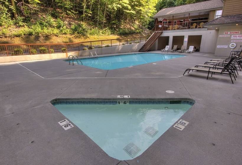 Country Roads By Honeybear Cabins