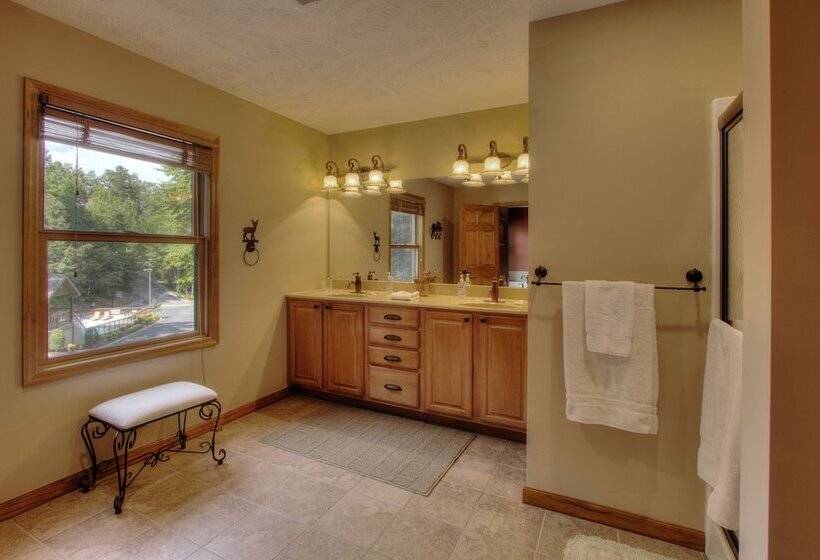 Country Roads By Honeybear Cabins