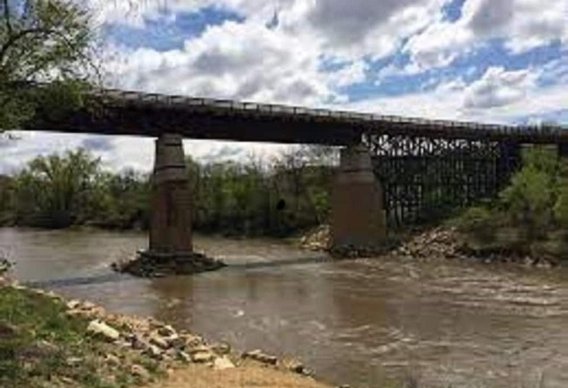 Отель Comfort Inn & Suites