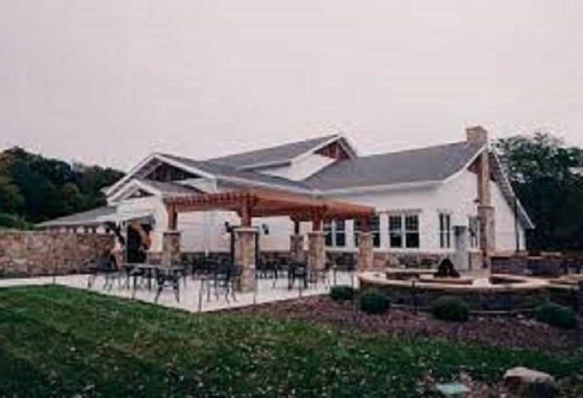 Отель Comfort Inn & Suites