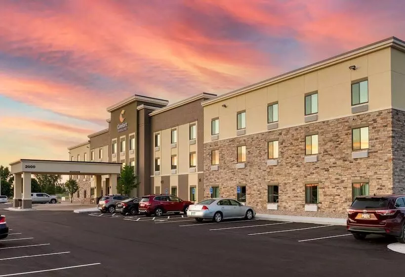 Hotelli Comfort Inn & Suites