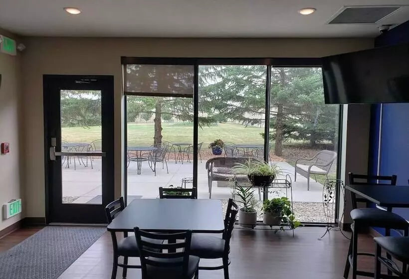 Hotelli Comfort Inn & Suites