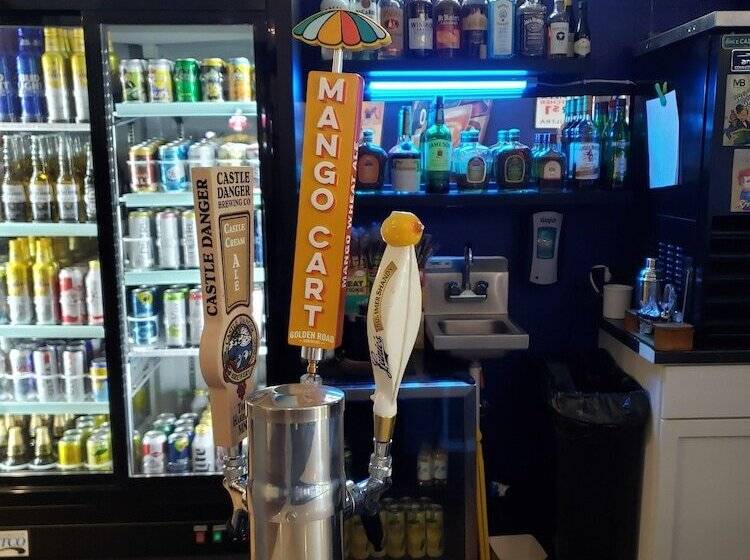 Отель Comfort Inn & Suites