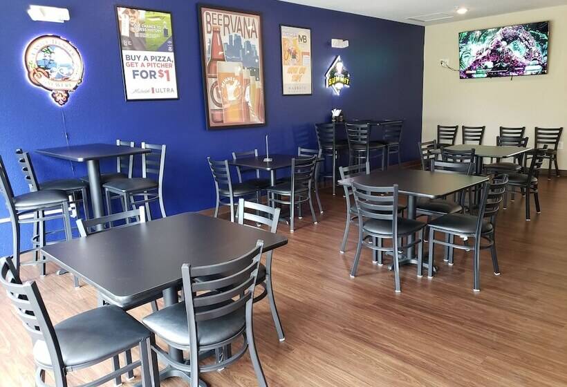 Отель Comfort Inn & Suites