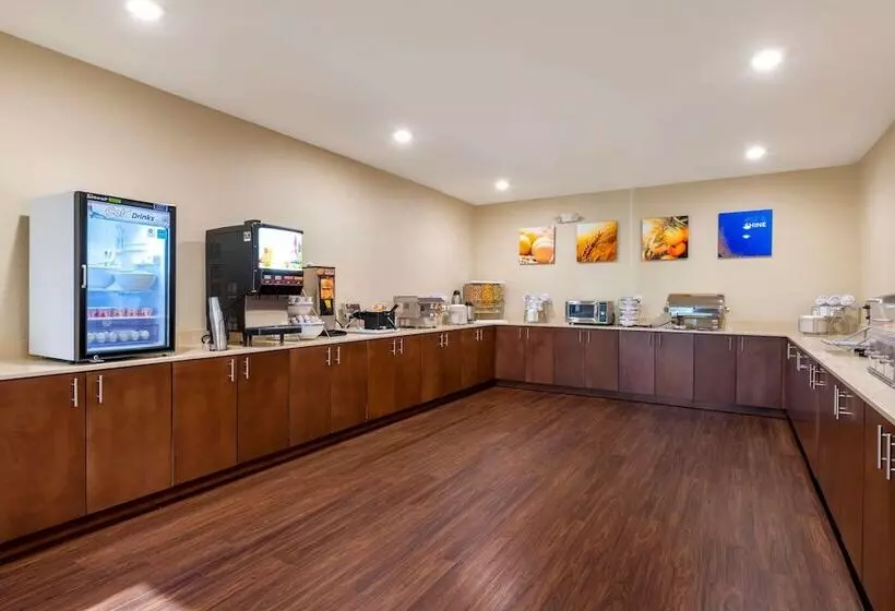 Hotelli Comfort Inn & Suites